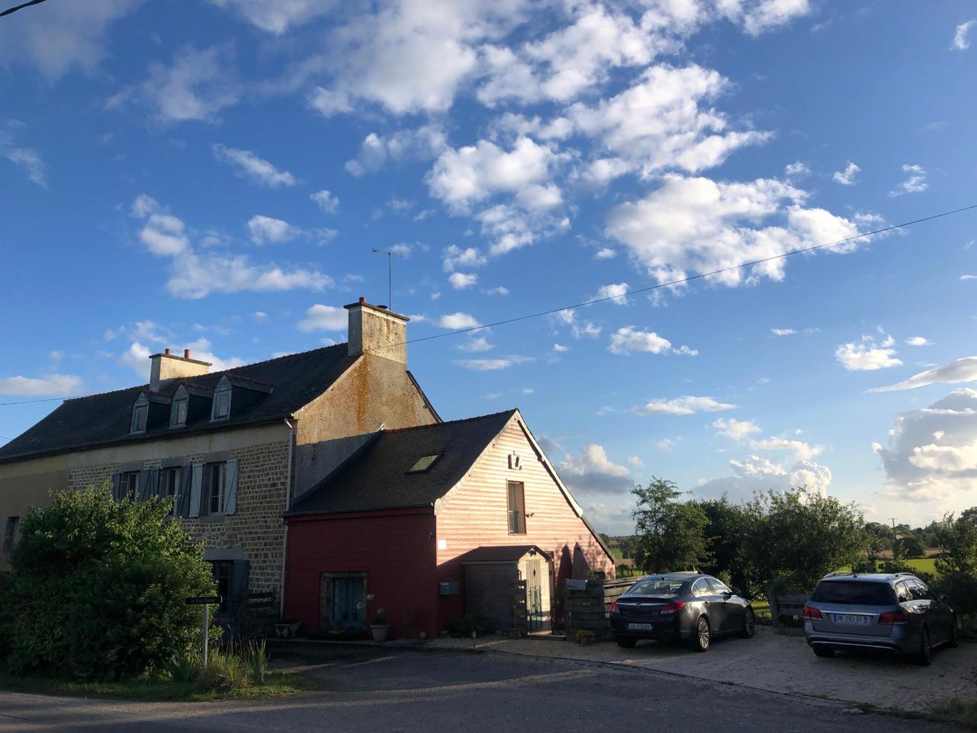 Gite La Maison La Saint-Aubin-d'Aubigne Exterior photo